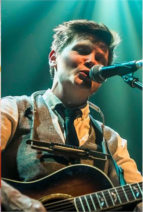 Grace Petrie and The Maes